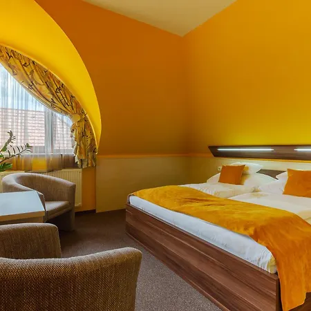 Mayer Otel Alsóörs