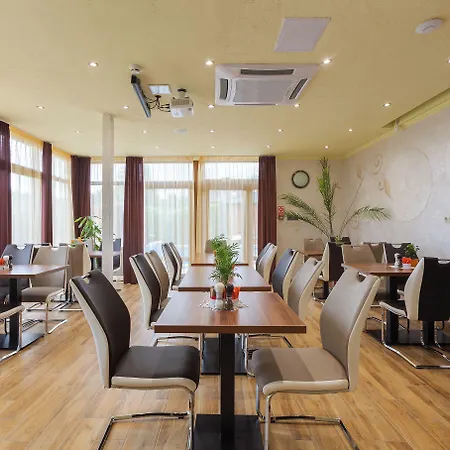 Mayer 酒店 Alsóörs